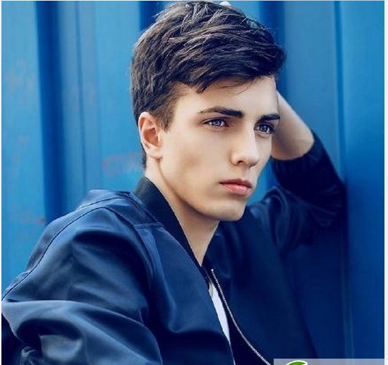 点击大图看下一张：流行时尚男生发型 清爽帅气造型有魅力