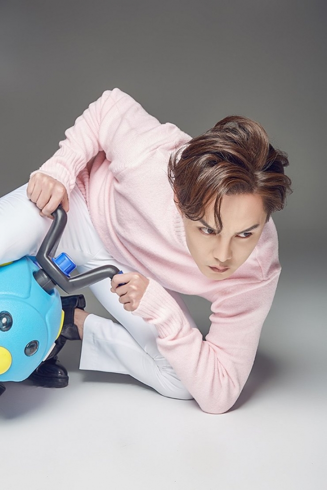 点击大图看下一张：尹正写真卖萌不停