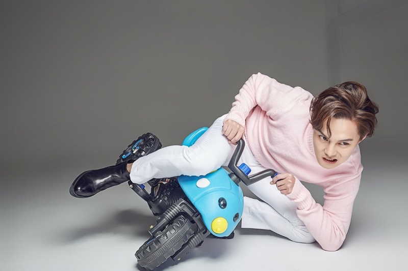 点击大图看下一张：尹正写真卖萌不停