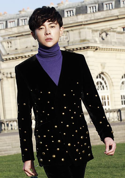 点击大图看下一张:张皓然巴黎街拍写真 耍酷吸睛席卷街头