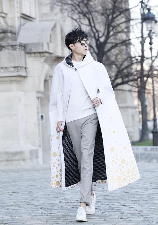 点击大图看下一张:张皓然巴黎街拍写真 耍酷吸睛席卷街头