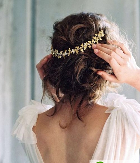 点击大图看下一张：精致典雅新娘妆发 浪漫西式婚礼造型图片