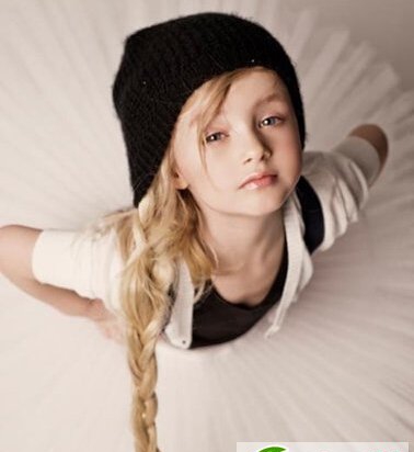 点击大图看下一张：9岁女童刘海麻花辫扎发设计