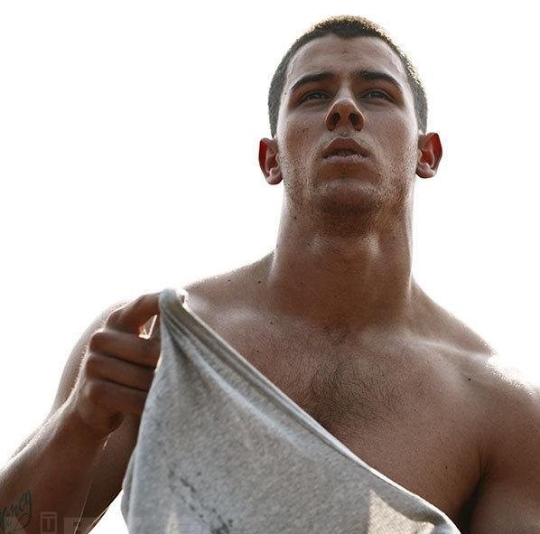 点击大图看下一张:欧美肌肉男星尼克乔纳斯帅气图片