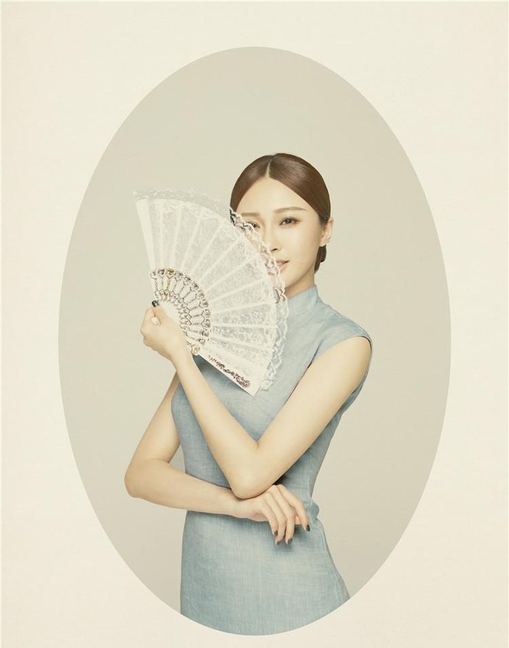 点击大图看下一张：陈冰中式旗袍曲线玲珑 优雅尽显古典气质