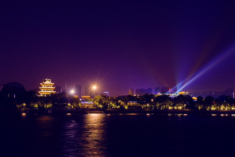 点击大图看下一张：长沙湘江夜景 橘子洲大桥