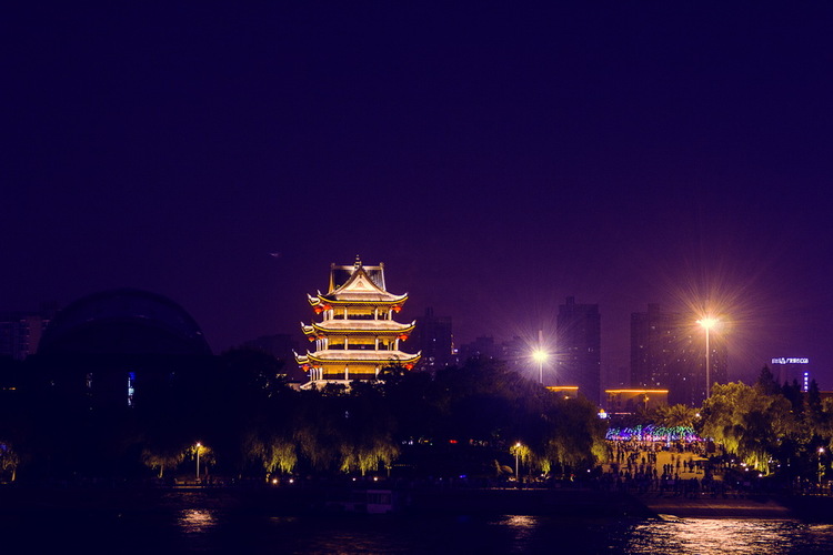 点击大图看下一张：长沙湘江夜景 橘子洲大桥