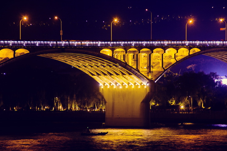 点击大图看下一张：长沙湘江夜景 橘子洲大桥