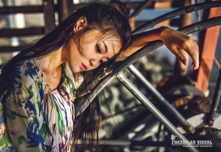 点击大图看下一张：佳节已至孤影瘦