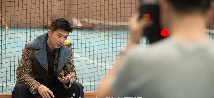 点击大图看下一张：单眼皮迷死人!马龙登杂志封面小秀胸肌