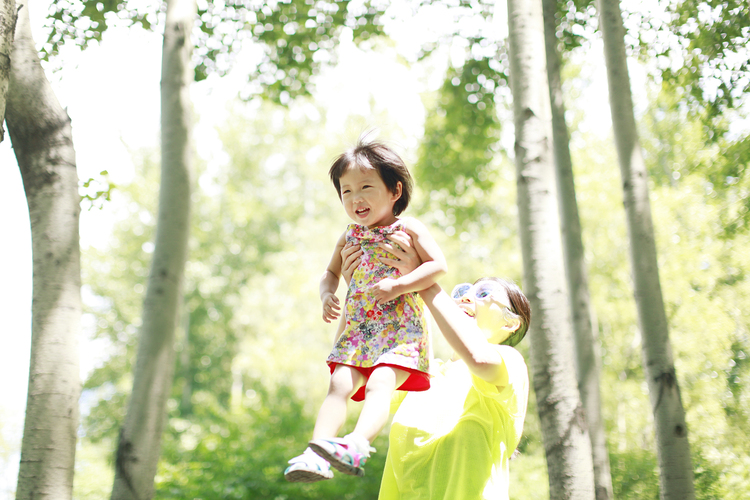 点击大图看下一张：夏日出游的糖妞