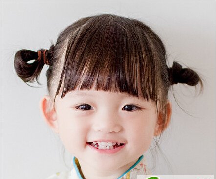 点击大图看下一张：小萝莉发型扎法大全 最新儿童发型图片