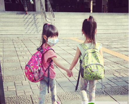 点击大图看下一张：小萝莉发型扎法大全 最新儿童发型图片