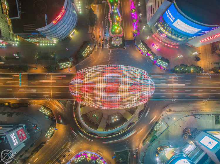 点击大图看下一张:羊年最后一飞