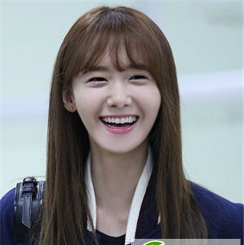 点击大图看下一张：林允儿甜美发型秀