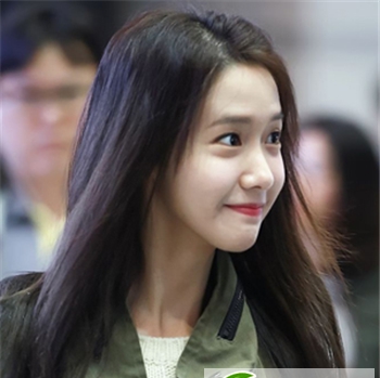 点击大图看下一张：林允儿甜美发型秀