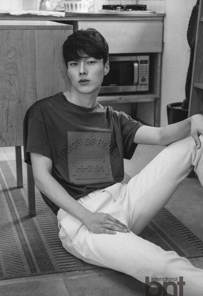 点击大图看下一张:韩国帅哥张基永阳光时尚写真大片