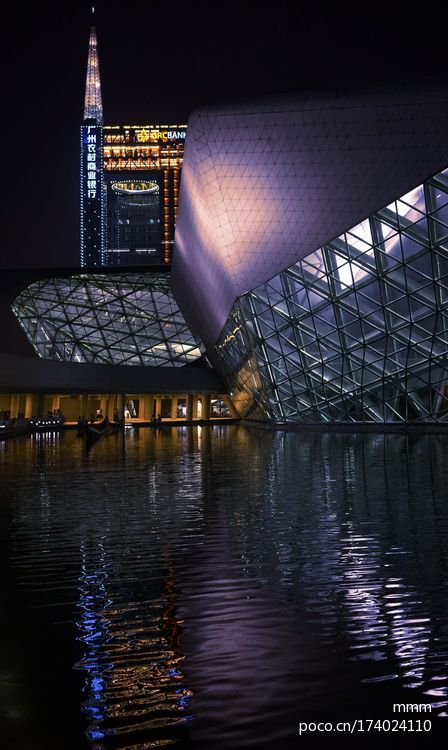 点击大图看下一张:广州大剧院