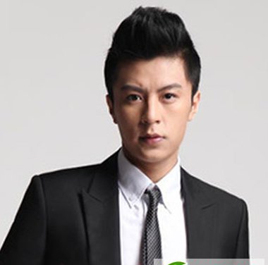 点击大图看下一张：六款经典男士职场发型