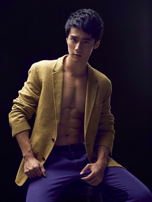 点击大图看下一张:内地小生蒋劲夫高清写真露健硕肌肉