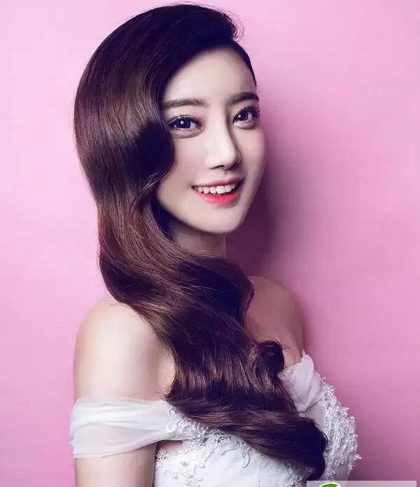 点击大图看下一张：韩式新娘发型图片　最新气质新娘发型