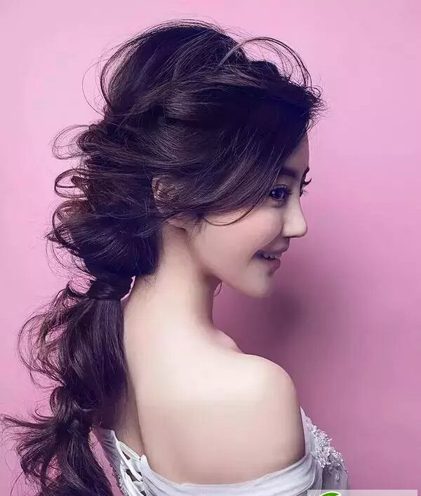 点击大图看下一张：韩式新娘发型图片　最新气质新娘发型