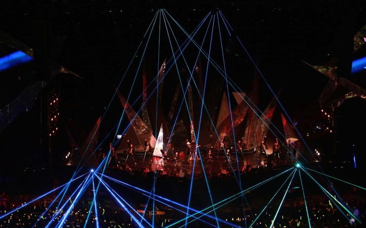 点击大图看下一张：李宇春深圳开唱 舞台炫目造型酷帅