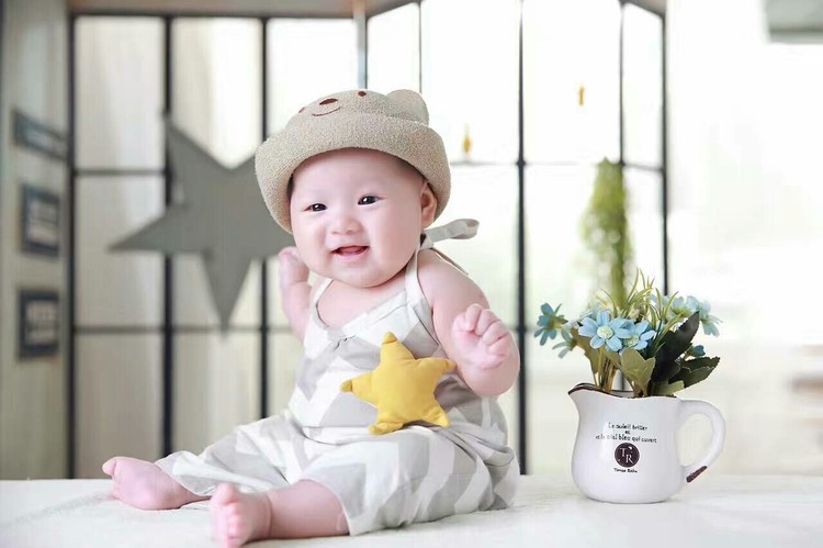 点击大图看下一张：宝宝100天