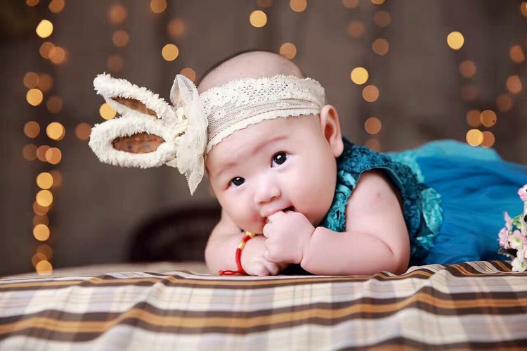 点击大图看下一张:宝宝100天