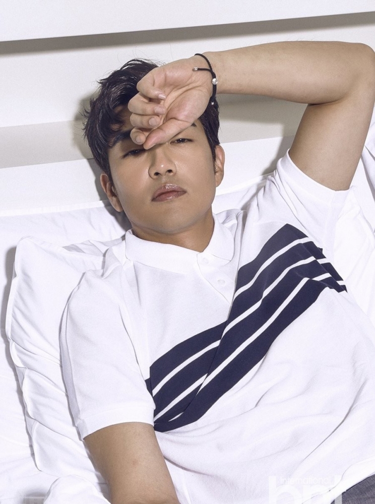 点击大图看下一张：韩国明星李钟赫黑白时尚个性写真