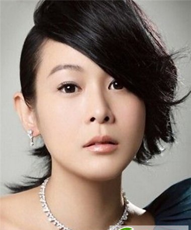 点击大图看下一张：刘若英熟女发型 展现自然恬淡气质