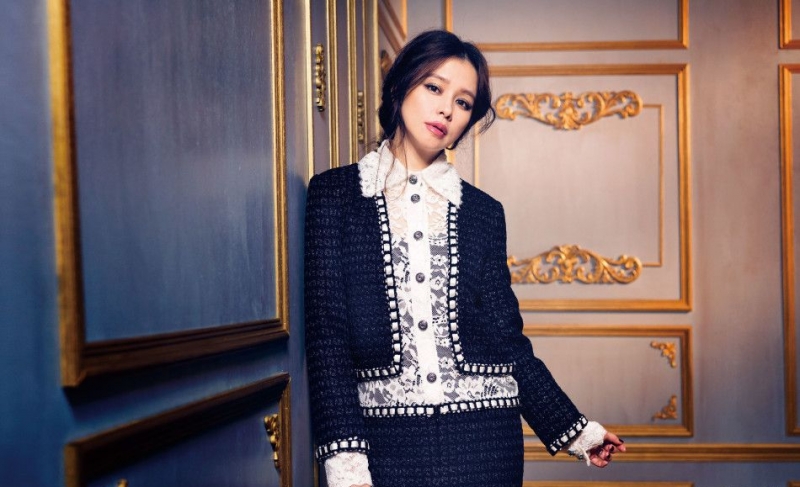 点击大图看下一张:徐若瑄首带爱子拍大片 母子华丽出镜