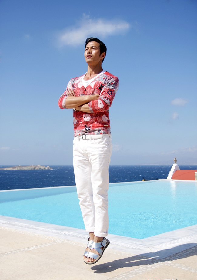 点击大图看下一张：网络名媛帅哥 李小兵最新照片