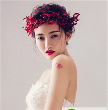 点击大图看下一张：超惊艳新娘发型 只做唯美新娘