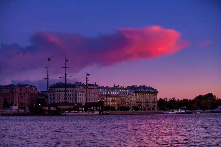 点击大图看下一张：圣彼得堡的最后一个清晨