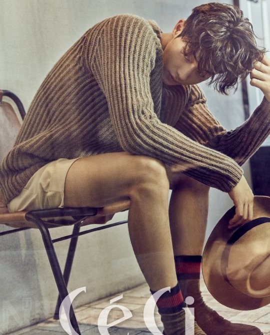 点击大图看下一张：韩国男星南柱赫时尚画报公开