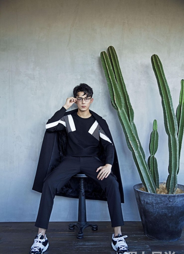 点击大图看下一张：帅气逼人!吴磊深秋时尚大片曝光