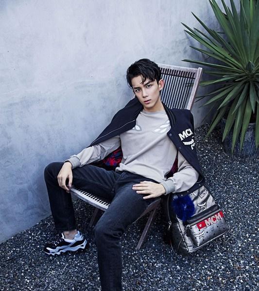 点击大图看下一张：帅气逼人!吴磊深秋时尚大片曝光