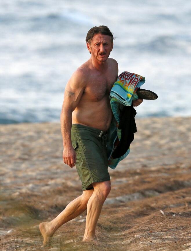 点击大图看下一张：西恩潘和新欢蕾拉乔治