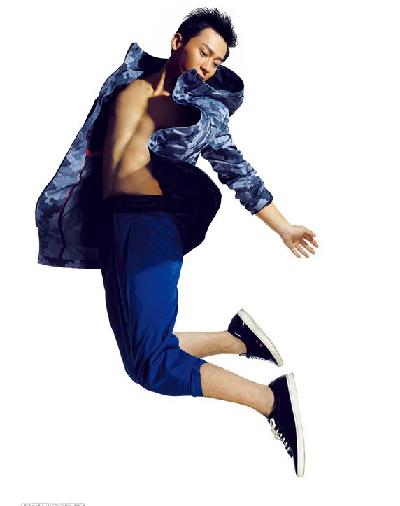 点击大图看下一张:李晨写真露紧实肌肉显男性魅力