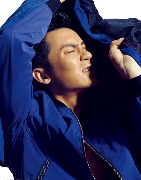 点击大图看下一张:李晨写真露紧实肌肉显男性魅力