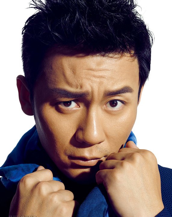 点击大图看下一张:李晨写真露紧实肌肉显男性魅力