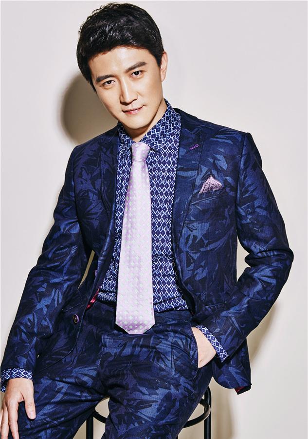 点击大图看下一张：坏男孩儿惹人爱! 任东霖写真酷劲十足