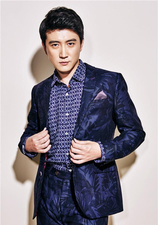 点击大图看下一张：坏男孩儿惹人爱! 任东霖写真酷劲十足