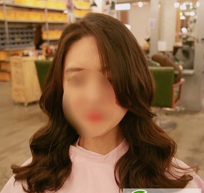 点击大图看下一张：流行女生好看的卷发发型