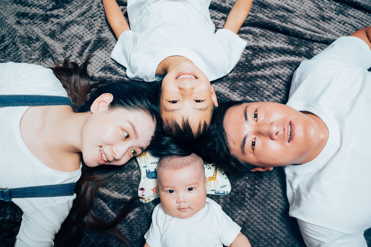 点击大图看下一张：欢乐一家人