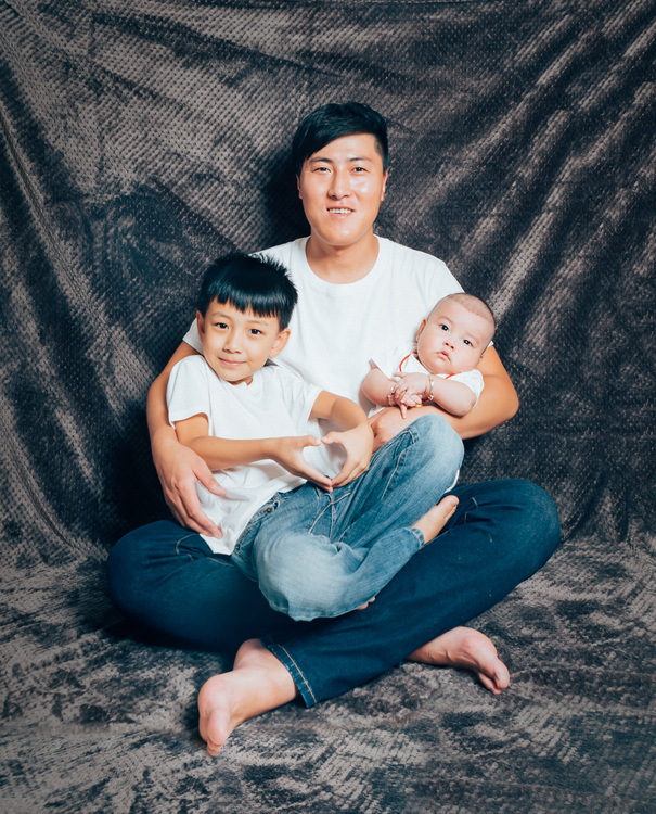 点击大图看下一张：欢乐一家人