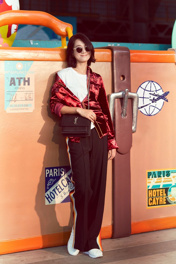 点击大图看下一张：朱丹秋季街拍曝光