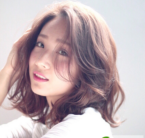 点击大图看下一张:短发烫发卷发造型