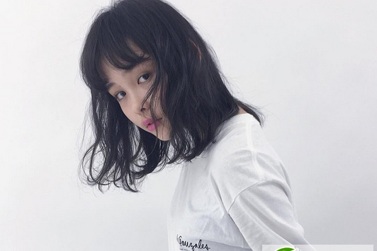 点击大图看下一张：另类个性女生短发 用短发打造独特气质